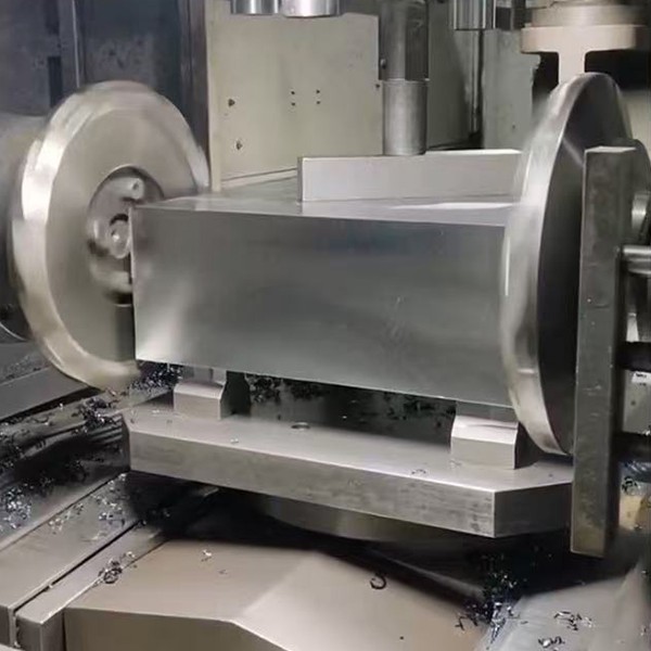 2.双头铣精铣侧面